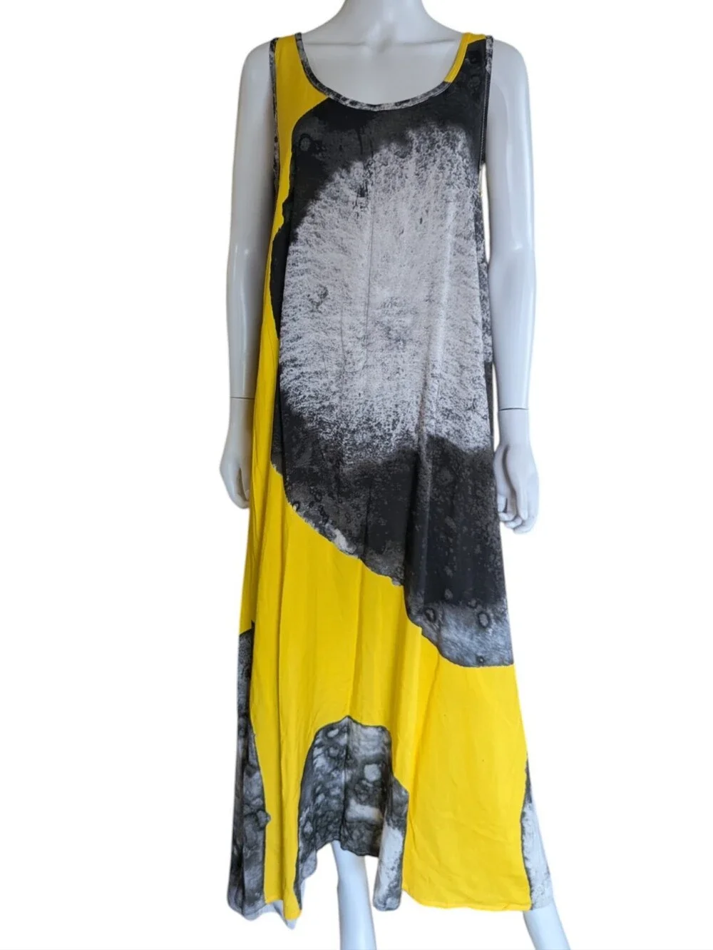 Sleeveless Yellow & Gray Graphic Maxi Dress - Picture 2 of 7